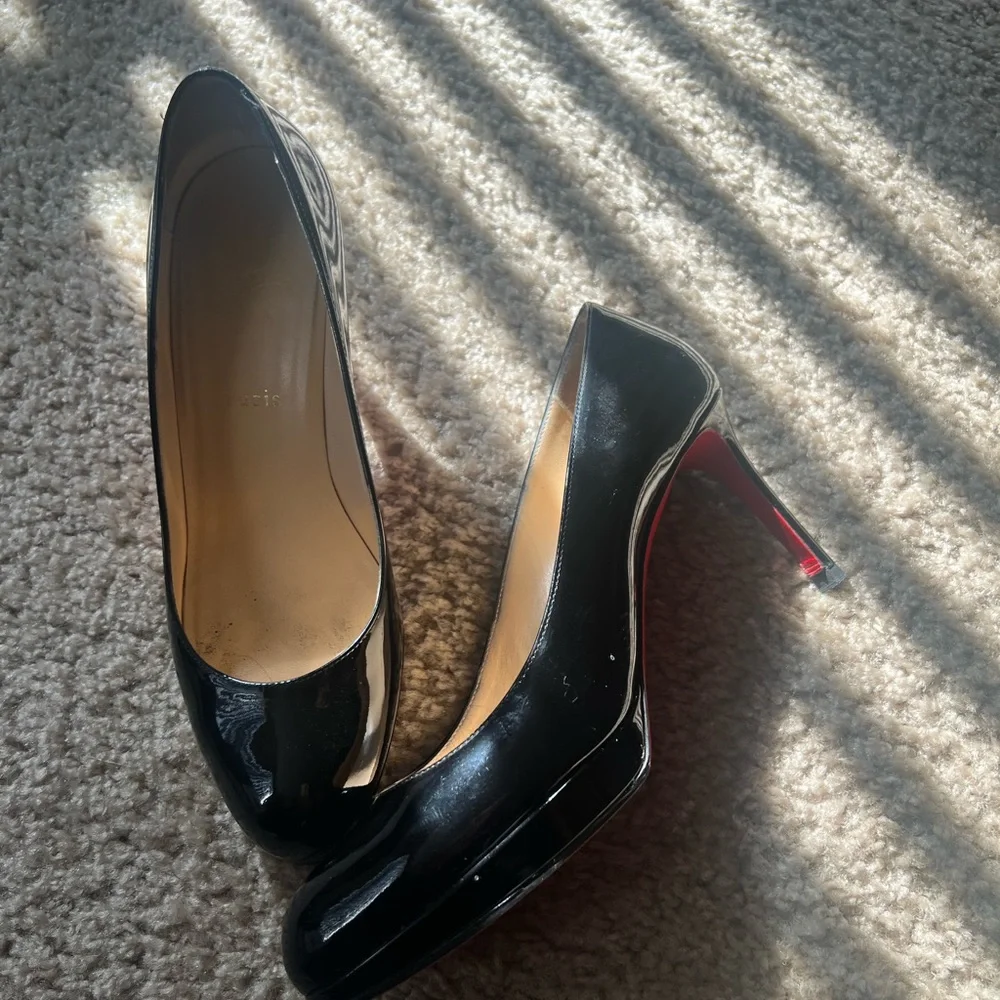 Christian Louboutin - Picture 8 of 10